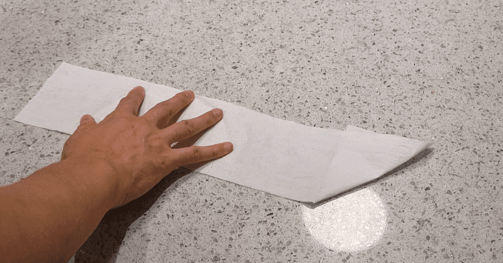 냉장고 탈취제 만들기 위해 두루마리를 펼쳐주세요