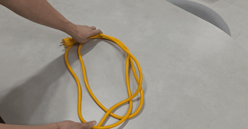 '이렇게' 보관하면 줄꼬임 완벽 해결! 전선 꼬임 방지부터 안꼬이게 줄 감는법 공개! 1