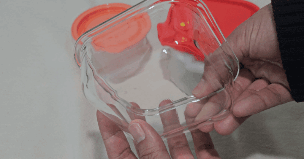 냉동밥 전자레인지 돌릴 때 플라스틱 용기 사용은 미세플라스틱 위험이 있습니다.
냉동밥 용기 선택부터 안전한 유리 보관법까지, 건강을 지키는 냉동밥 보관용기 꿀팁을 확인하세요.