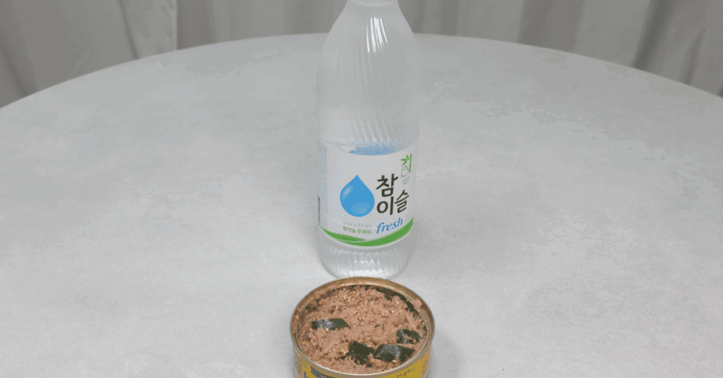 불 없이 1분 만에 완성되는 초간단 참치캔 요리! 간단한 반찬부터 안주까지 활용 가능한 참치캔 레시피로 여름철 입맛을 되살려보세요.