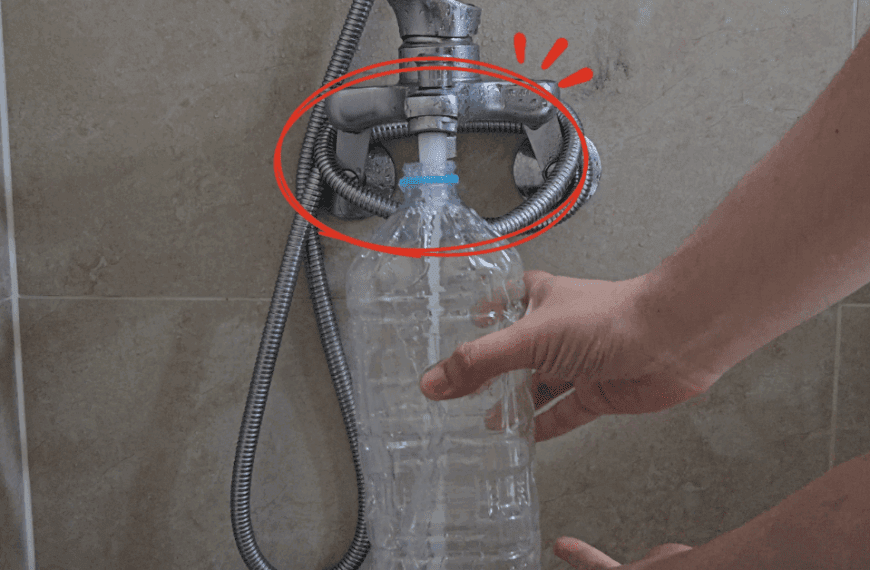 물절약하며 화장실 청소하는 방법 공개! 샤워할 때 나오는 찬물은 앞으로 '이렇게' 사용하세요! 4