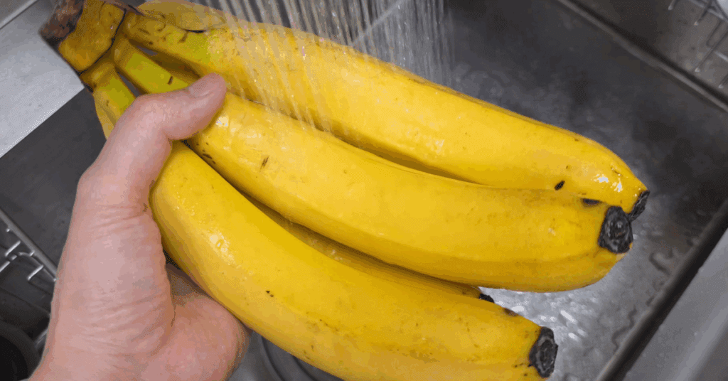 바나나 보관법 핵심 3가지로 갈변을 늦추는 방법을 소개합니다. 바나나 오래 보관, 바나나 보관 방법, 바나나 실온보관·바나나 냉장 보관 팁까지 한 번에 정리!