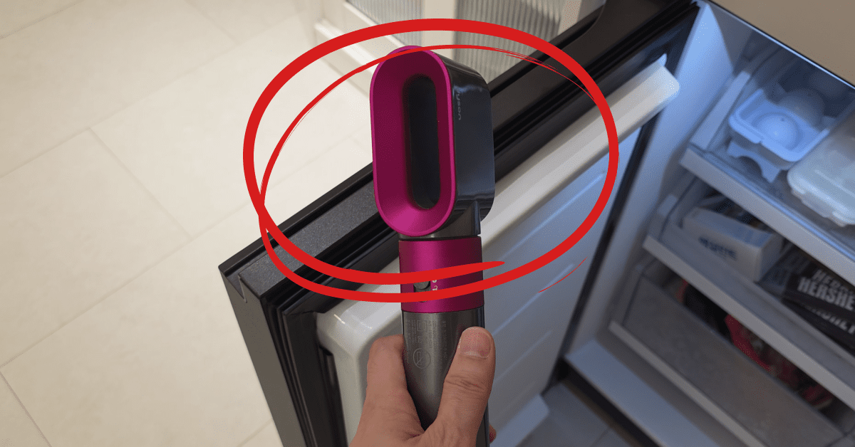 냉장고 온도가 이상하다고요? 냉장고에 드라이기를 사용해보세요! 새 냉장고처럼 변합니다. 1