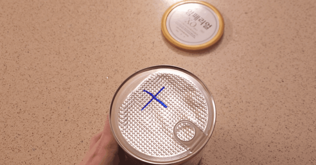 분유통 뚜껑에 십자가 홈을 만들어 분유 스푼을 분리 보관하는 꿀팁! 위생적인 분유 보관 방법부터 남은 분유까지 깔끔히 쓰는 요령, 안전 체크와 대안까지 정리했습니다.