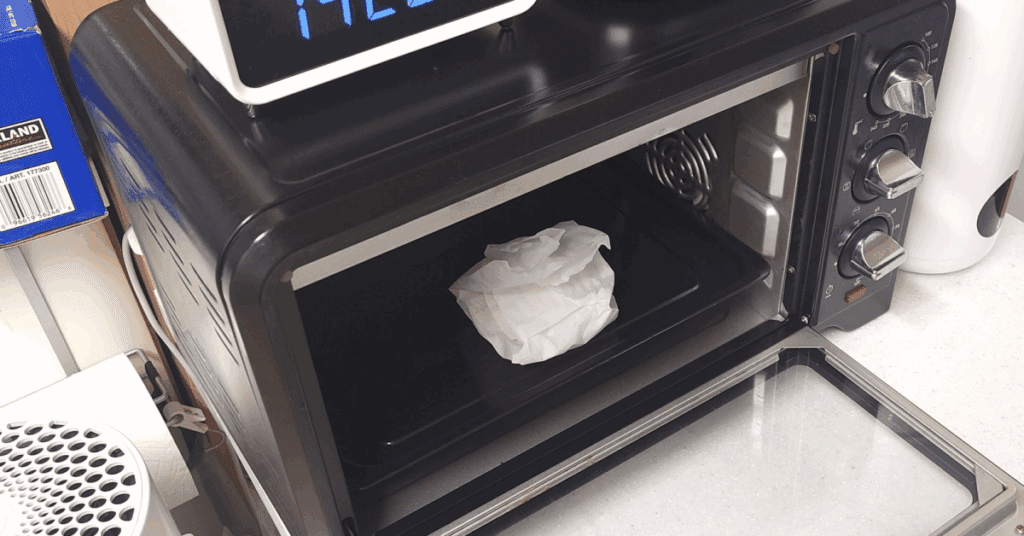 비누 전자레인지 30초로 말랑해져 얇게 소분하는 생활꿀팁을 소개합니다. 여행, 캠핑용으로 간편하며, 종이 비누 만들기 방법을 한 번에 정리합니다.