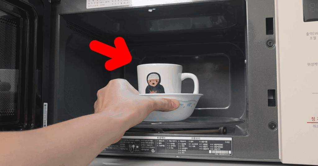 머그잔을 전자레인지에 넣어보세요! 10분만에 맛있는 밥 짓기 꿀팁입니다. (아무도 안 믿는 전자레인지로 밥하기) 1