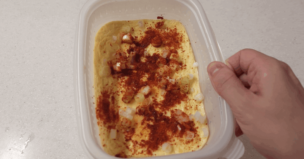 전자레인지 계란찜 레시피로 5분 만에 닭발집보다 더 부드러운 푸딩 계란찜 완성! 전자레인지 요리 초보도 쉽게 따라 할 수 있는 전자레인지 계란찜 하는법을 소개합니다.