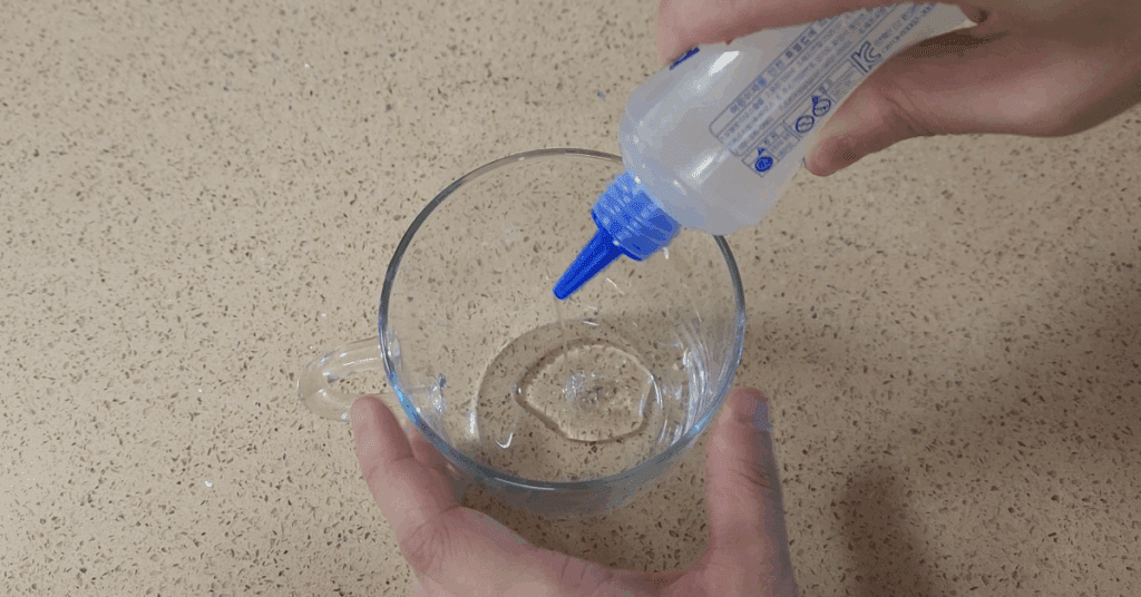 목 늘어난 티셔츠 버리지 마세요! 우레탄 줄, 물풀, 스팀다리미로 티셔츠 목 늘어남 수선하는 초간단 생활꿀팁을 알려드립니다. 10초면 새 옷처럼 복구됩니다. 