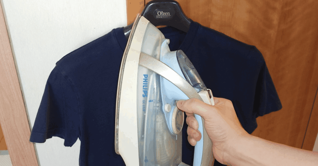 목 늘어난 티셔츠 버리지 마세요! 우레탄 줄, 물풀, 스팀다리미로 티셔츠 목 늘어남 수선하는 초간단 생활꿀팁을 알려드립니다. 10초면 새 옷처럼 복구됩니다. 