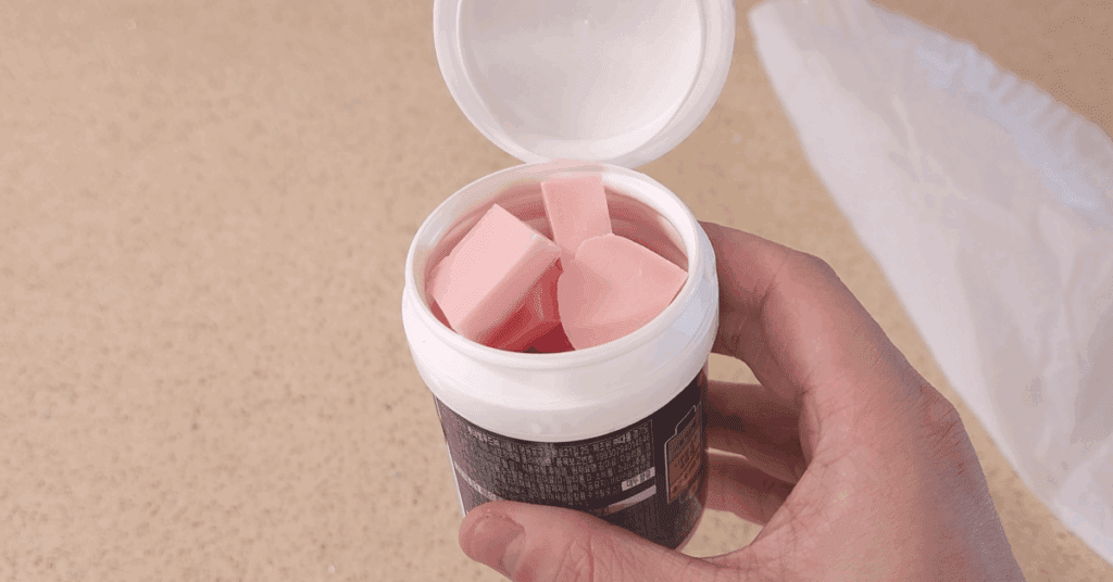 비누 전자레인지 30초로 말랑해져 얇게 소분하는 생활꿀팁을 소개합니다. 여행, 캠핑용으로 간편하며, 종이 비누 만들기 방법을 한 번에 정리합니다.