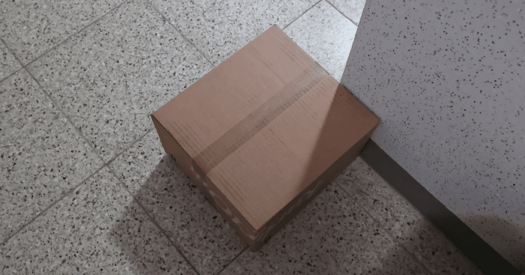 여름 옷 그냥 버리지 마세요! 겨울 맞이 옷장정리 할 때 알아야 할 역대급 옷정리 꿀팁을 소개합니다. 스마트한 옷버리기 꿀팁으로 돈 버는 옷정리를 시작하세요. 