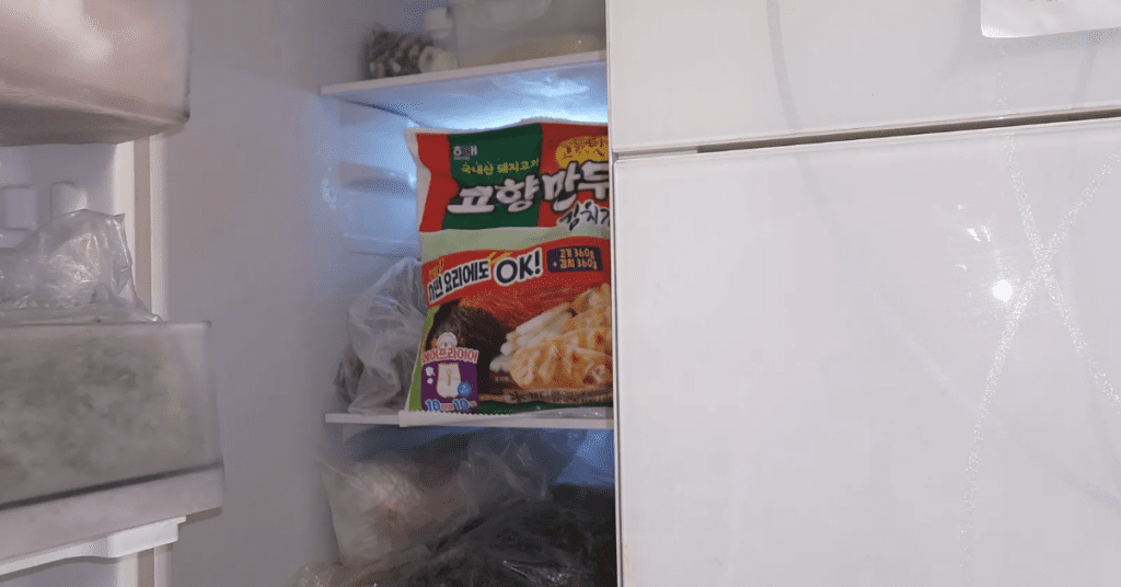 지금 전국에서 화제인 고향만두 레시피 1위를 소개합니다. 불 없이 전자레인지로 3분 만에 완성하는 초간단 만두 요리 비법을 확인하세요. 