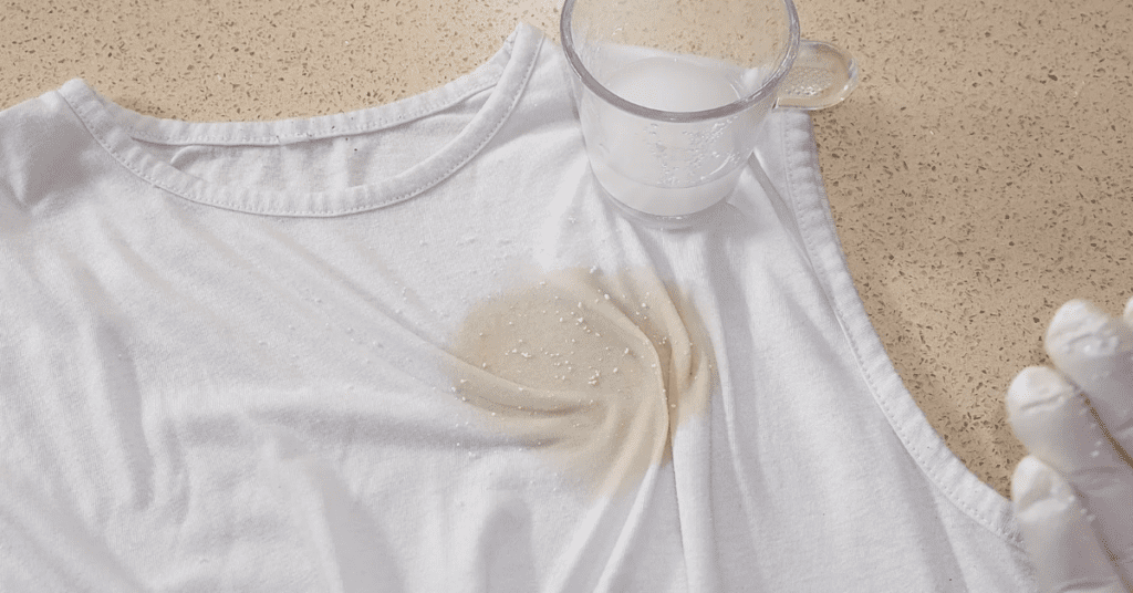 커피 얼룩은 세제보다 베이킹소다로 제거하기