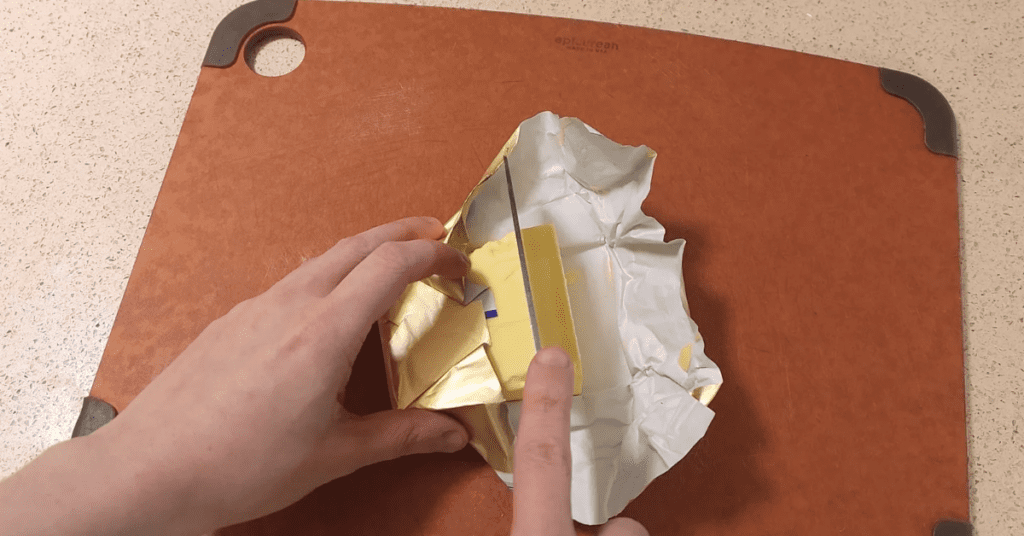 편의점 아이스크림 레시피 첫 번째 버터 자르기