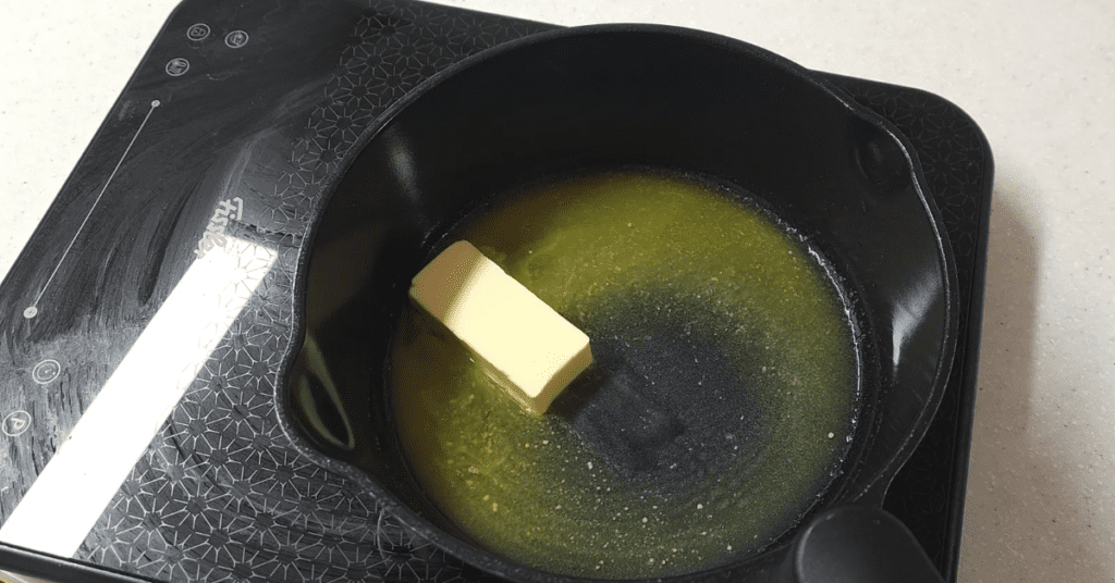 편의점 아이스크림 레시피 두 번째 버터 녹이기