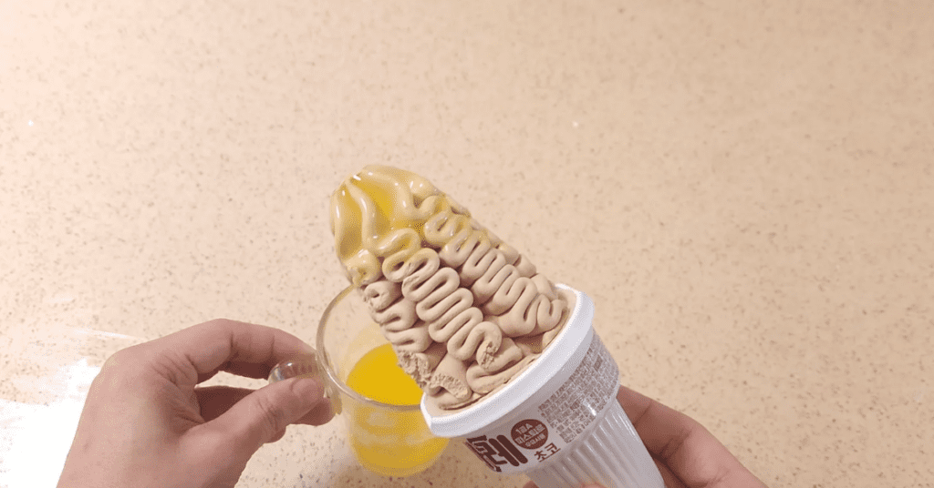 편의점 아이스크림 레시피 네 번째 빵빠레를 버터에 찍어보세요
