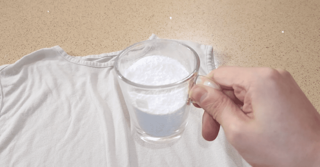 커피 얼룩은 세제보다 베이킹소다를 써보세요.