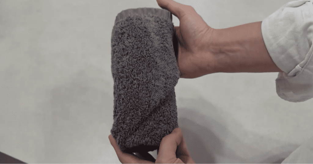 호텔 수건 개는 법 삼각 접기 롤 방식 완성