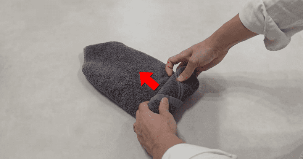 호텔 수건 개는 법 중앙 맞춤 롤 방식 마무리