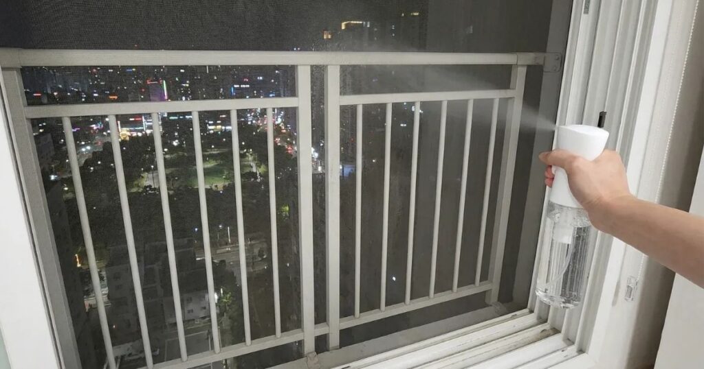이걸로 청소가 가능하다고? 생각치도 않았던 반전 쓰임새에 난리난 숨겨진 청소 꿀템 3가지 6